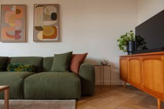 Boujee Beach Front, St Kilda Apartment - 8