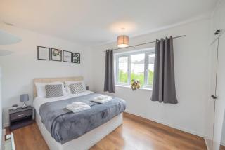Contractor Haven Free Parking 5 bed 12PPL - 1