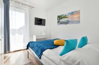 Cozy & Functional Apartment with Parking and Balcony by Noclegi Renters - 9