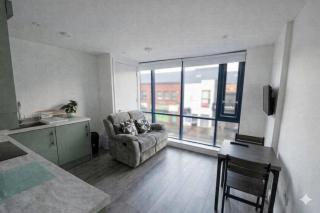 Modern 1 Bedroom Apt 2 near City Centre Parking - 7