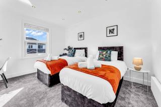 7 Bed Contractor Home Central Chester - 3