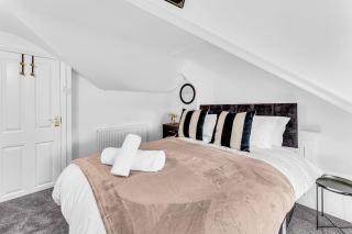 7 Bed Contractor Home Central Chester - 2