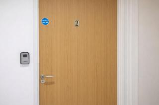 Modern 1 Bedroom Apt 2 near City Centre Parking - 2