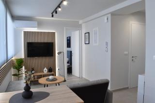 Bright 6th Floor Apartment Steps from Metro - 2