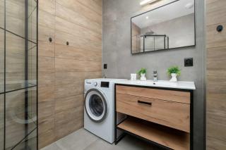 Modern Apartment with Parking in the City Center in Łódź by Noclegi Renters - 6