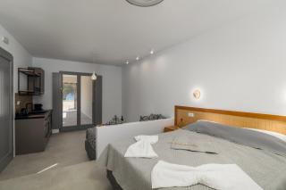Alia Vourla Suites - 1