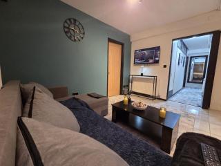 Modern City Centre Apartment-Balcony & Free Parking - 8