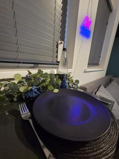 Modern City Centre Apartment-Balcony & Free Parking - 7