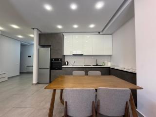 Luxury Apartment with Balcony by Republic Square - 2