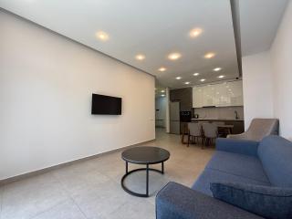 Luxury Apartment with Balcony by Republic Square - 4