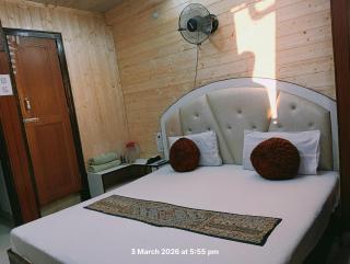HOTEL MALOOK A blink away from Mall Road - 2