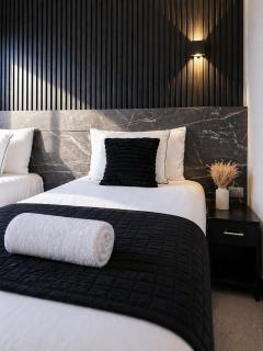 Modern City Centre Apt With Balcony & Free Parking - 8