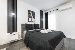 Black and White Apartment - 0