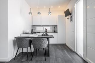 Black and White Apartment - 4