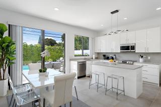 Putnam Place - Bright Modern Home with Pool & Backyard Retreat - 8