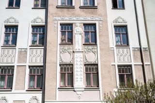 Free Airport Shuttle, Art Nouveau Gem - 9