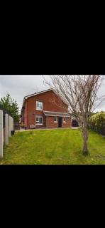 4 Bedroom House in Newry Central - 5