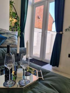 Lovely cosy home on edge of beautiful park, with a short walk to Warwick Castle, and close to Warwick Town cafes, bars and restaurants - 6