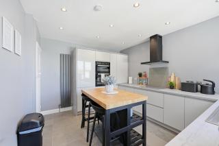 Modern 2BR, work stays, off road parking - 1