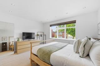 Modern 2BR, work stays, off road parking - 0
