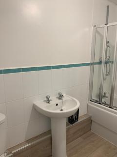 2 bed Manchester Airport apartment - 3
