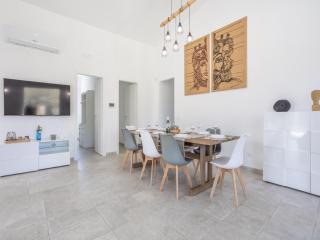 Expansive Hillview Villa with Pool - 1