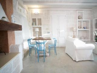 Luxury Trullo Retreat with Jacuzzi - 1
