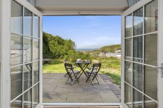 Manteg - quaint holiday cottage by the sea with direct beach access - 0