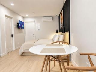 Studio Elvis with AC 5 min downtown Unit 9 - 8
