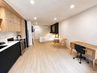 Studio Elvis with AC 5 min downtown Unit 9 - 2