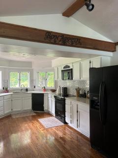 Big Home with Huge Parking WiFi Sleeps 14 - 6