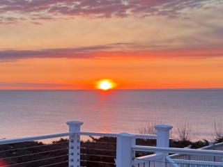 The Bluff Life A Stunningly renovated 4Bed3Bath Ocean Front home - 0