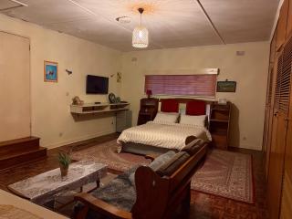 Ensuite Bedroom Near RG Mugabe Airport - 0