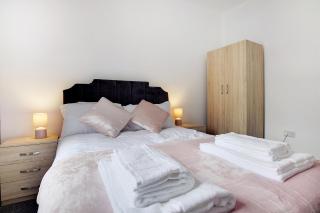 Exquisite 3-Bedroom, Newly Renovated, Sleeps 6 - 2