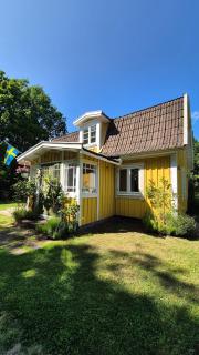 Sommaridyll nära havet i Torhamn - 7