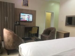 ADJ Royalty Hotel & Suites - 1