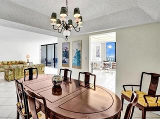 Stylish Two-Bedroom Residence with Ocean & Skyline - 8