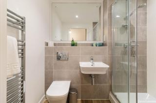 Elegant 2 Bed Birmingham Apartment - 6