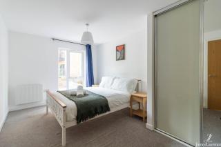 Elegant 2 Bed Birmingham Apartment - 4