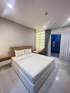 Sunrise Riveside Luxury Apartment - 1