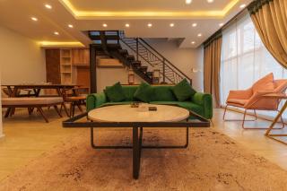 3 Bedrooms Private TOWNHOUSE - Facing Murree Mountains - 2