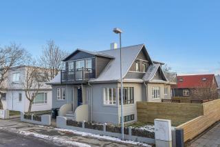 Spacious Two Floor Home in Central Reykjavik - 3