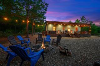 Cozy Pet-Friendly Family Escape w/ Hot Tub Playset - 8