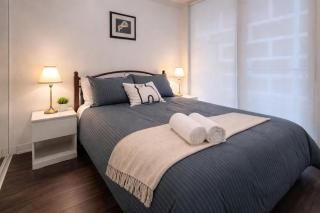 Downtown 2BR Condo Sleeps 4 walk to St Lawrence - 5
