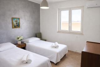 WHITE COAST APARTMENTS - Family Stays and Free Parking - 3
