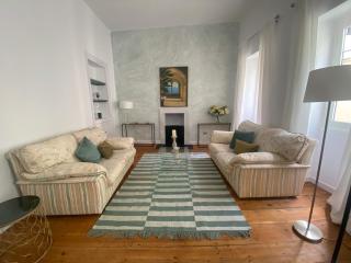 Fully Equipped 2-Bedroom ApartmentPerfect Short Stay in Gibraltar Town - 0