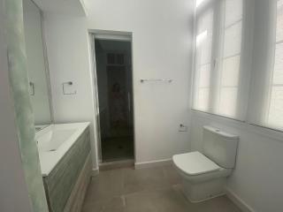 Fully Equipped 2-Bedroom ApartmentPerfect Short Stay in Gibraltar Town - 3