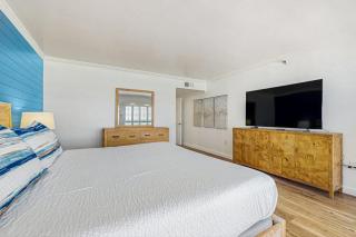 Oceanview condo with pool tennis courts beach access laundry & balcony - 1
