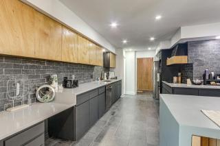 Great for Youth Sports Trips! Roomy Goddard Home - 2