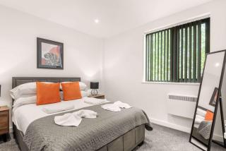 Bright & Spacious 1 Bedroom Apartment in Leeds - 8